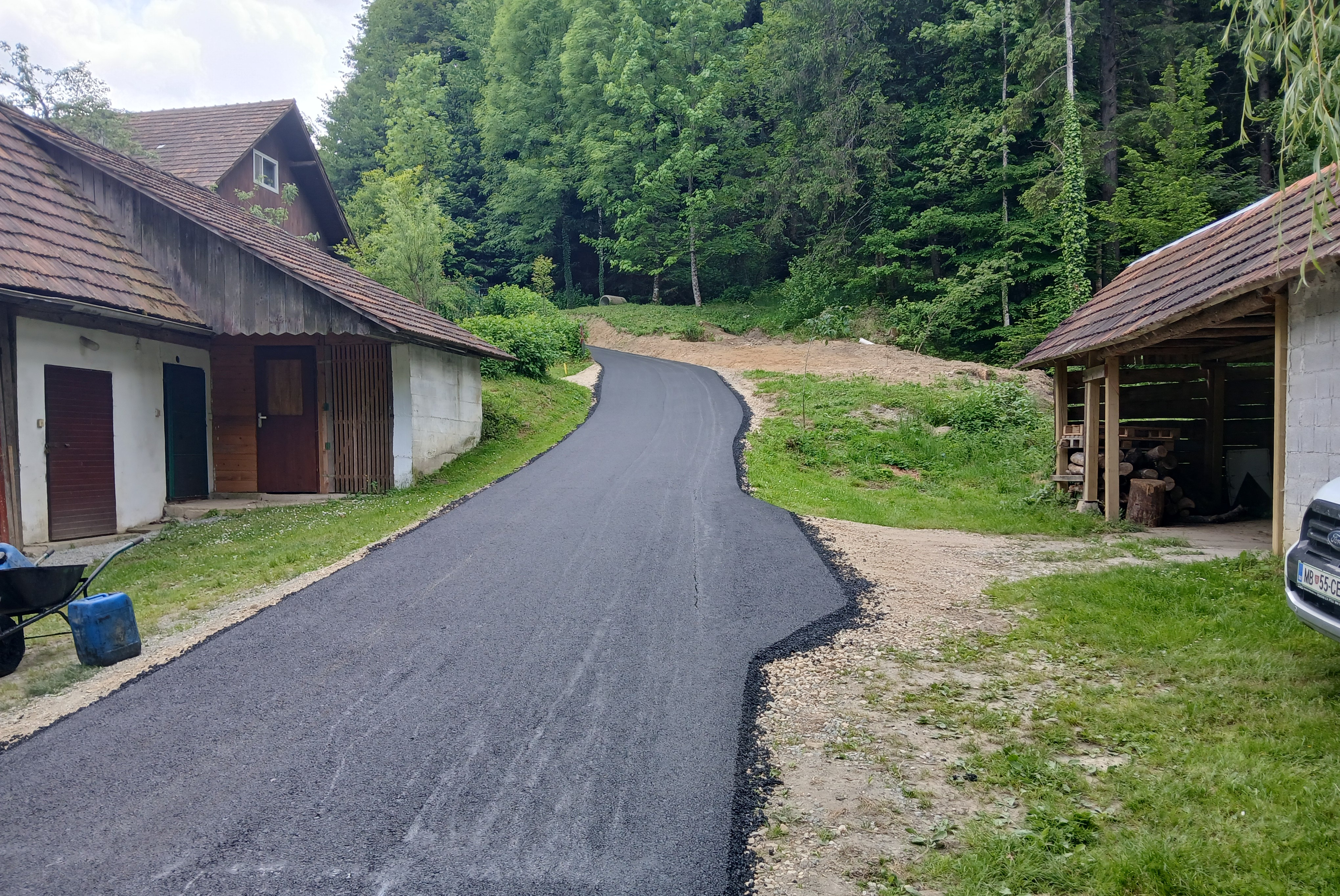 ASFALTIRANJE CESTE RECENJAK (002)